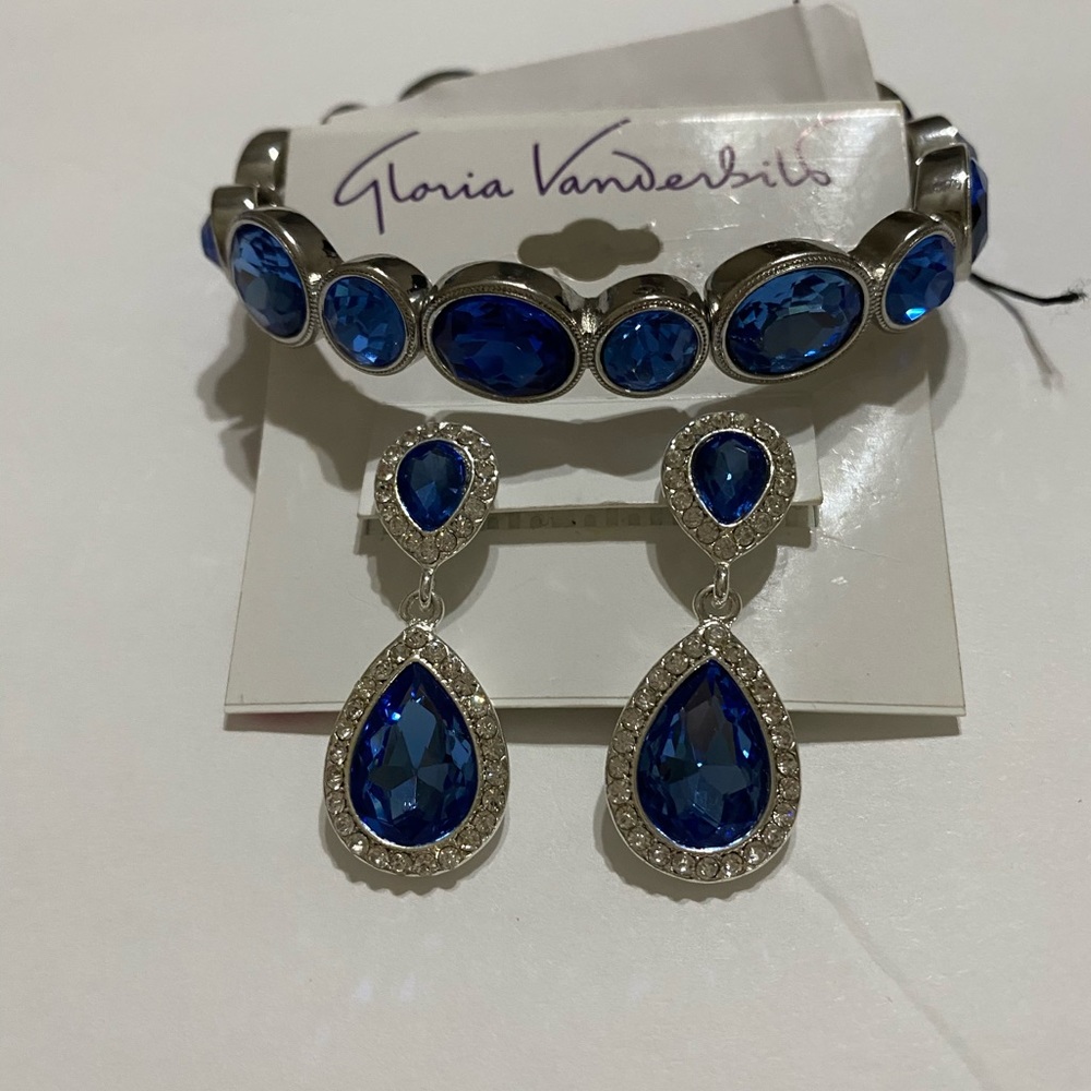 New set of earrings and bracelets